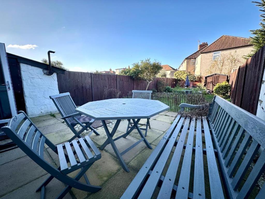 Charming 3-Bedroom Family Home Londres Exterior foto